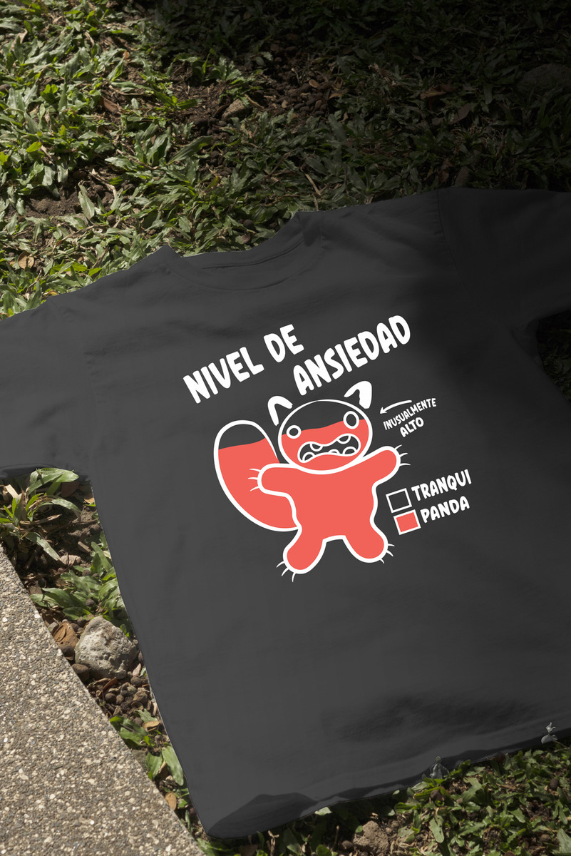 Remera: Nivel De Ansiedad Panda Memoestampados - Imagen 3