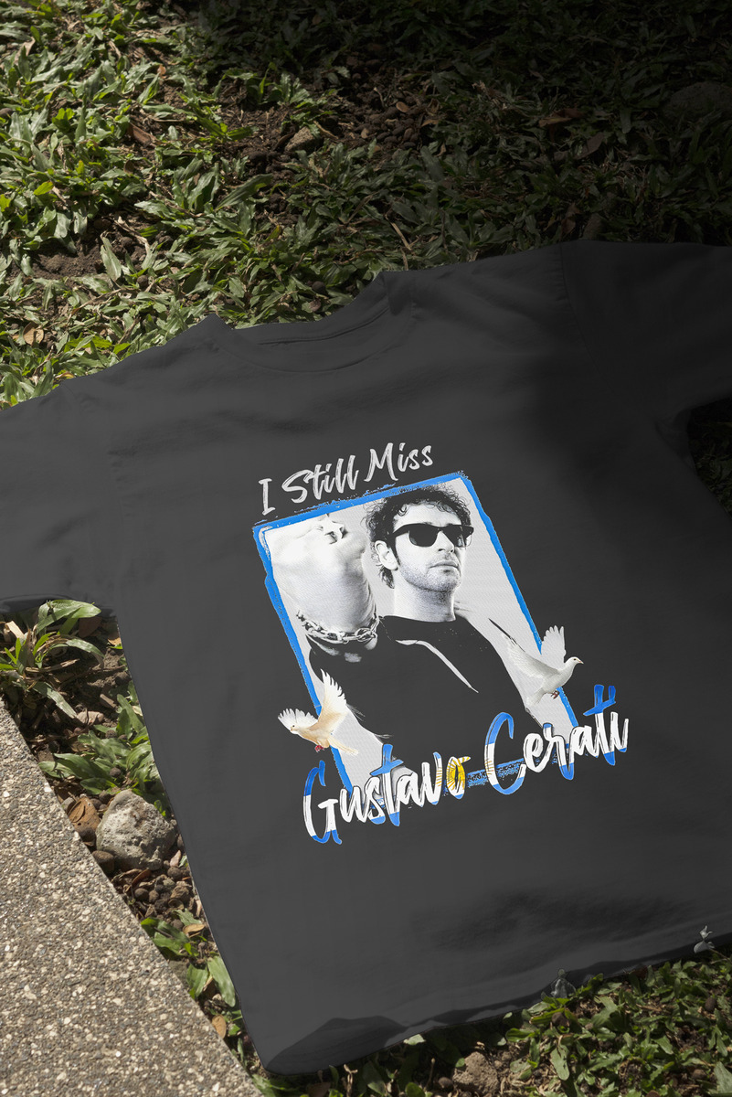 Remera: Gustavo Cerati I Still Miss Memoestampados - Imagen 5