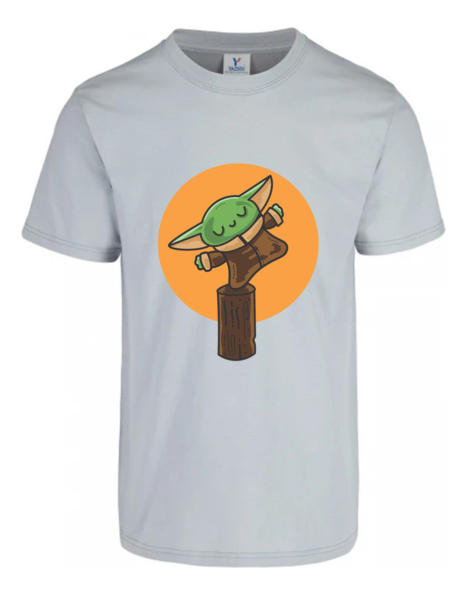 Remera: Grogu Sobre Tronco Memoestampados - Imagen 7
