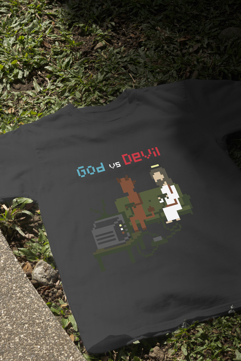 Remera: God Vs Devil Memoestampados - Imagen 3