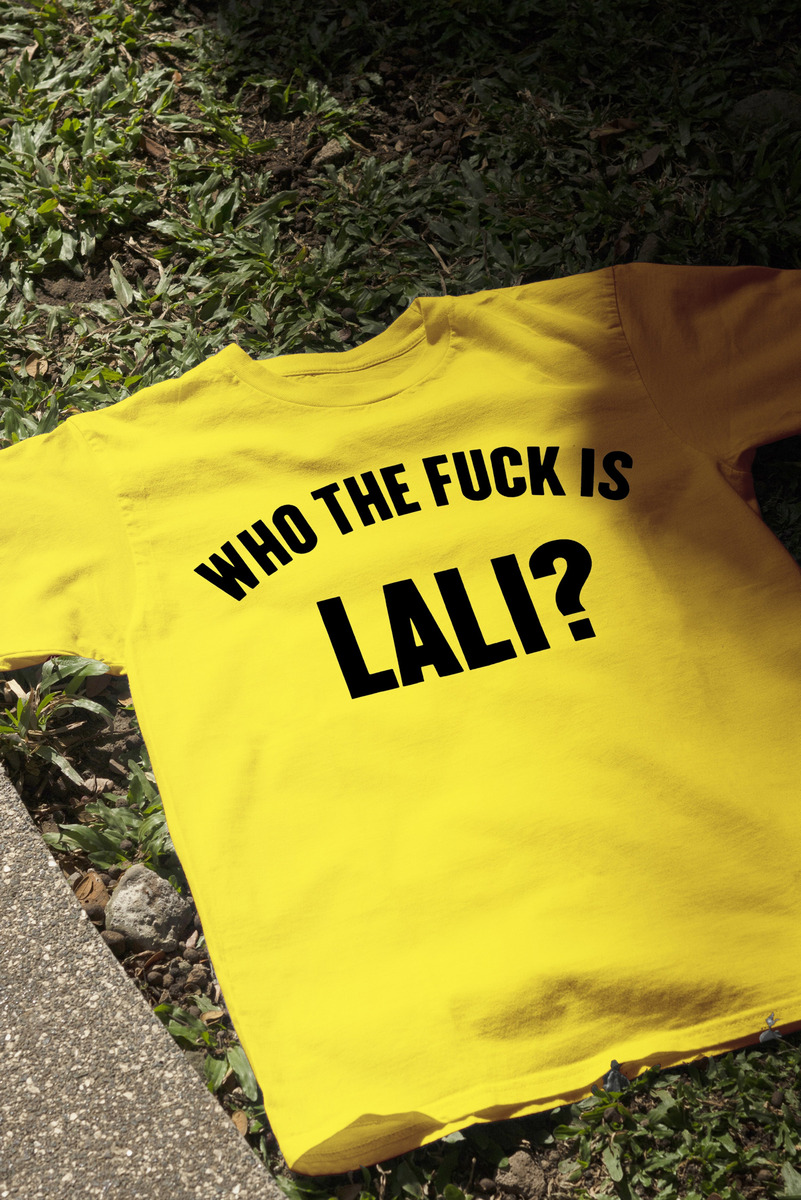 Remera: Who The Fxxk Is Lali 01 Memoestampados - Imagen 16