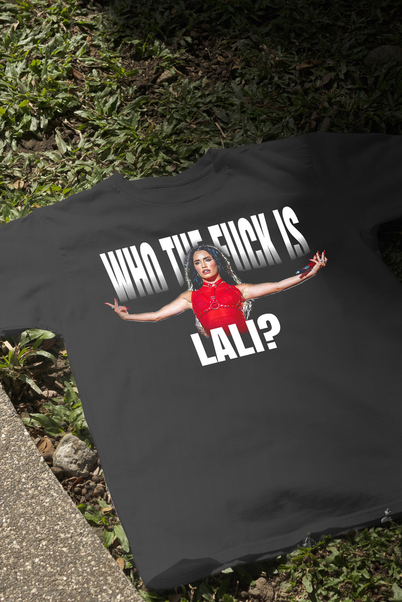 Remera: Who The Fxxk Is Lali 03 Memoestampados - Imagen 3