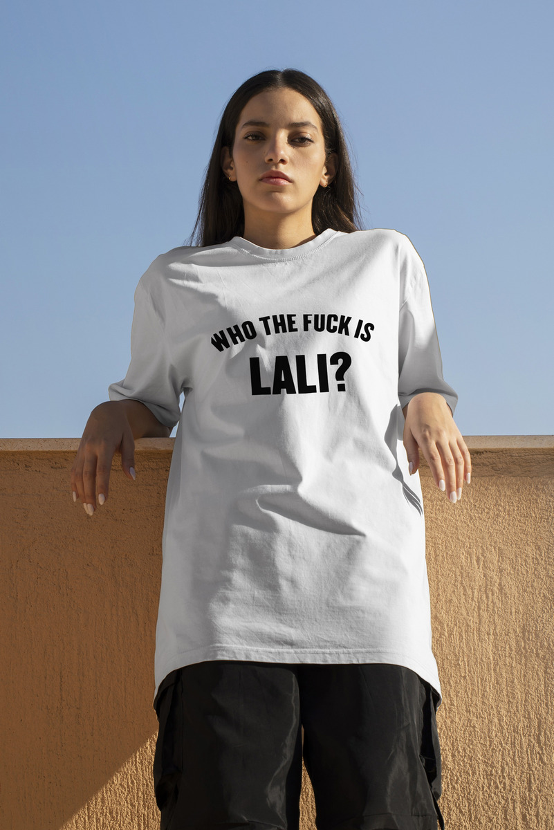 Remera: Who The Fxxk Is Lali 01 Memoestampados - Imagen 25