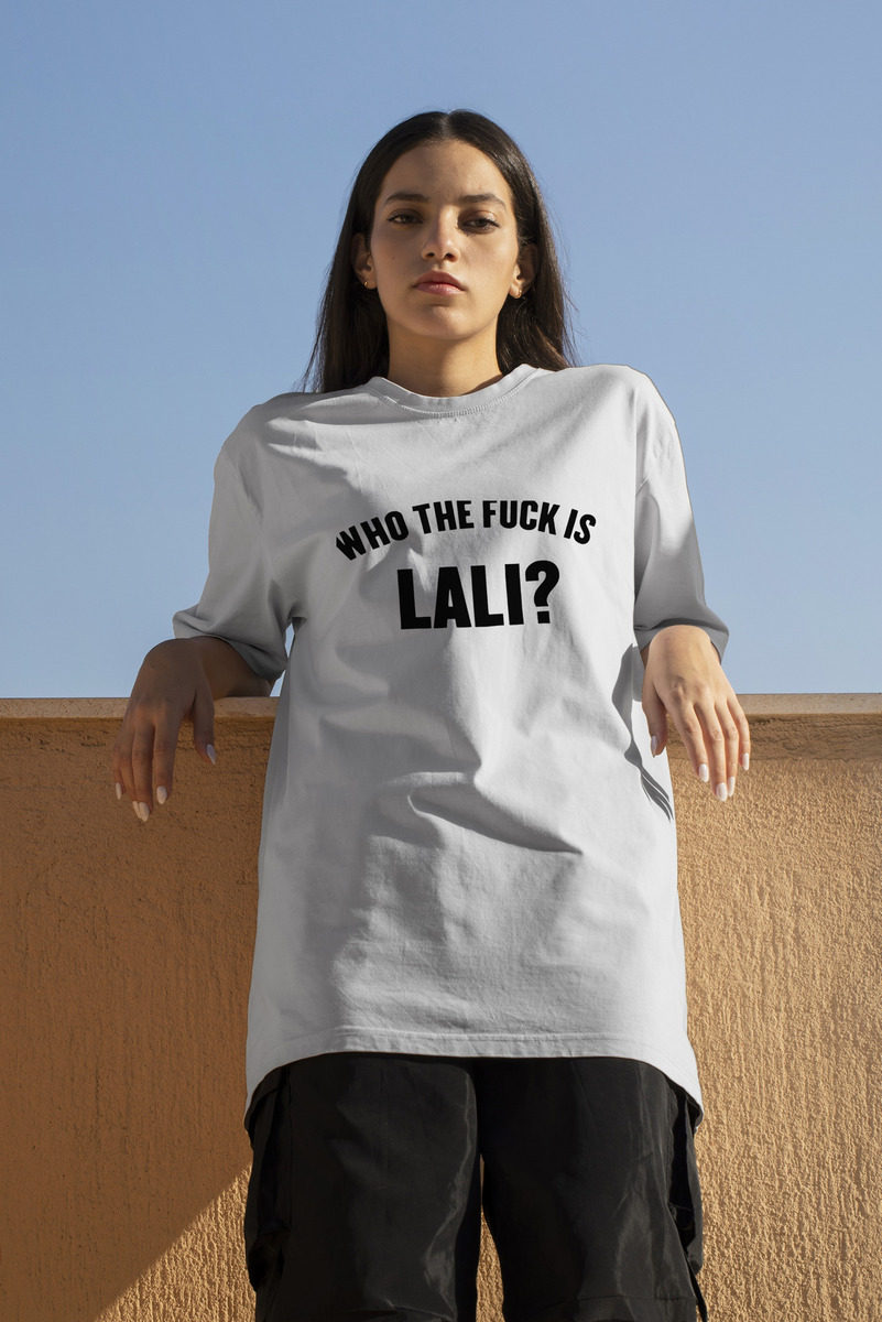 Remera: Who The Fxxk Is Lali 01 Memoestampados - Imagen 10