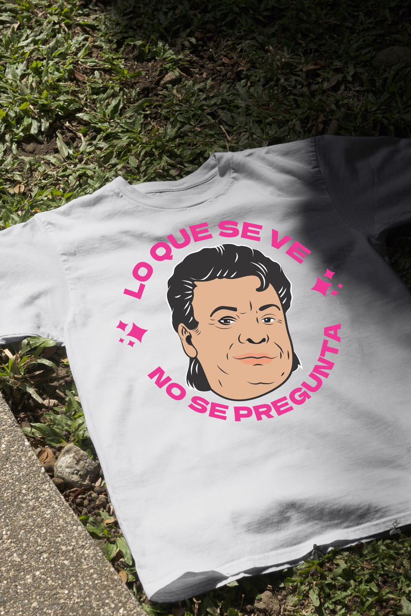 Remera: Lo Que Se Ve No Se Pregunta Memoestampados - Imagen 15