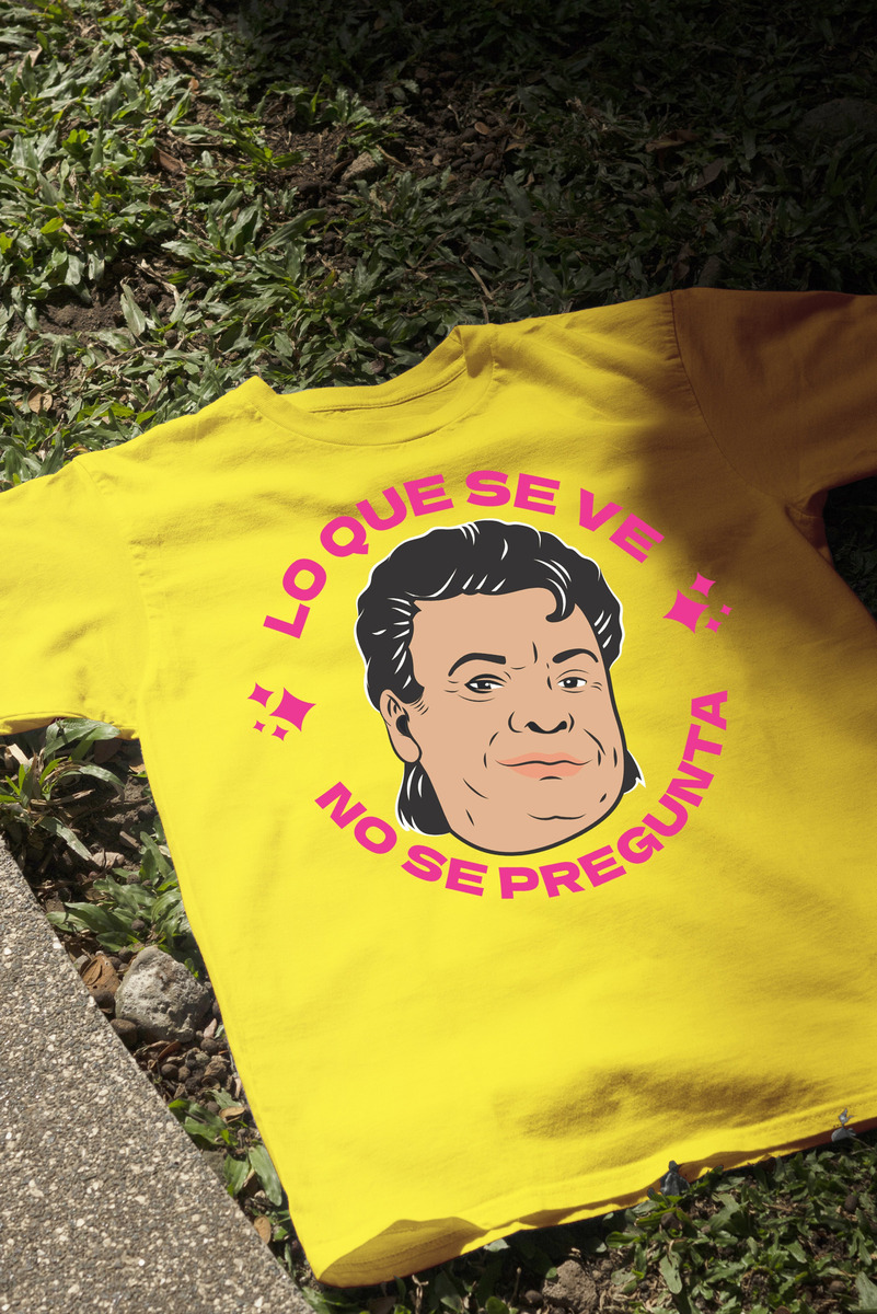 Remera: Lo Que Se Ve No Se Pregunta Memoestampados - Imagen 6