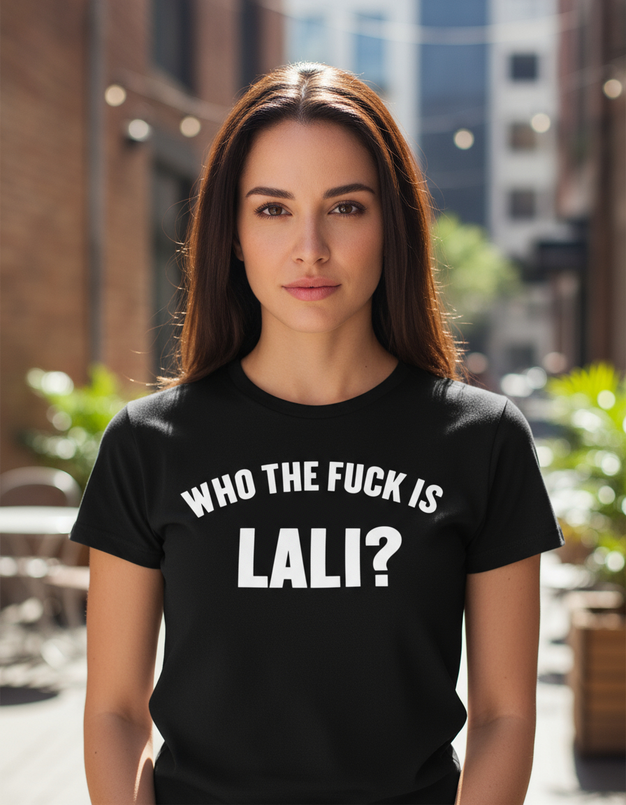 Remera: Who The Fxxk Is Lali 01 Memoestampados - Imagen 4