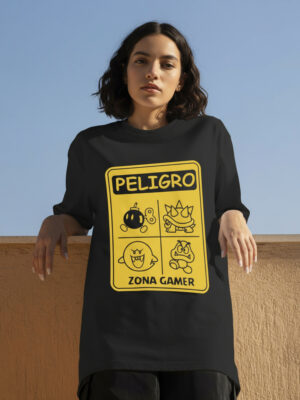 Remera: Peligro Zona Gamer Memoestampados