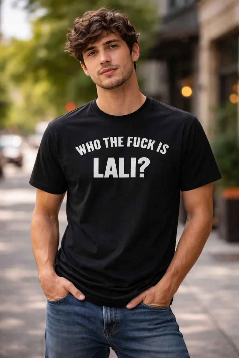 Remera: Who The Fxxk Is Lali 01 Memoestampados