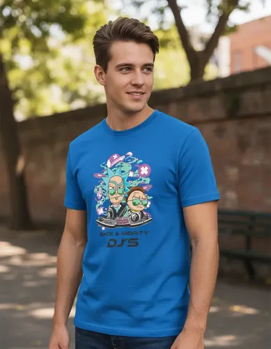 D_708110-MLU110180428559_042026-O.jpg Remera: Rick _ Morty Djs Memoestampados