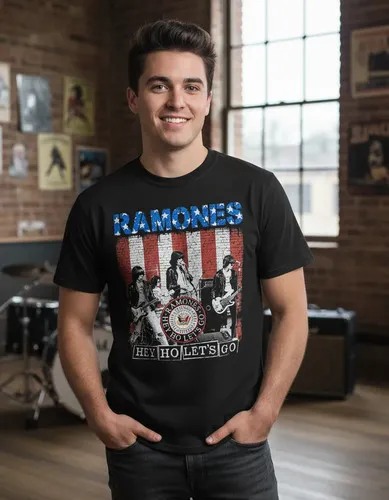 D_814696-MLU109111058815_032026-O.jpg Remera: Ramones Hey Ho Let´s Go Memoestampados