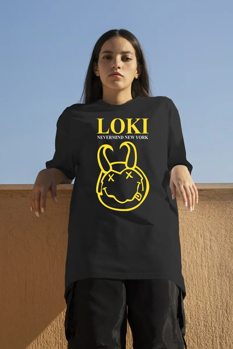 D_904442-MLU78327062430_082024-O.jpg Remera: Loki Nirvana